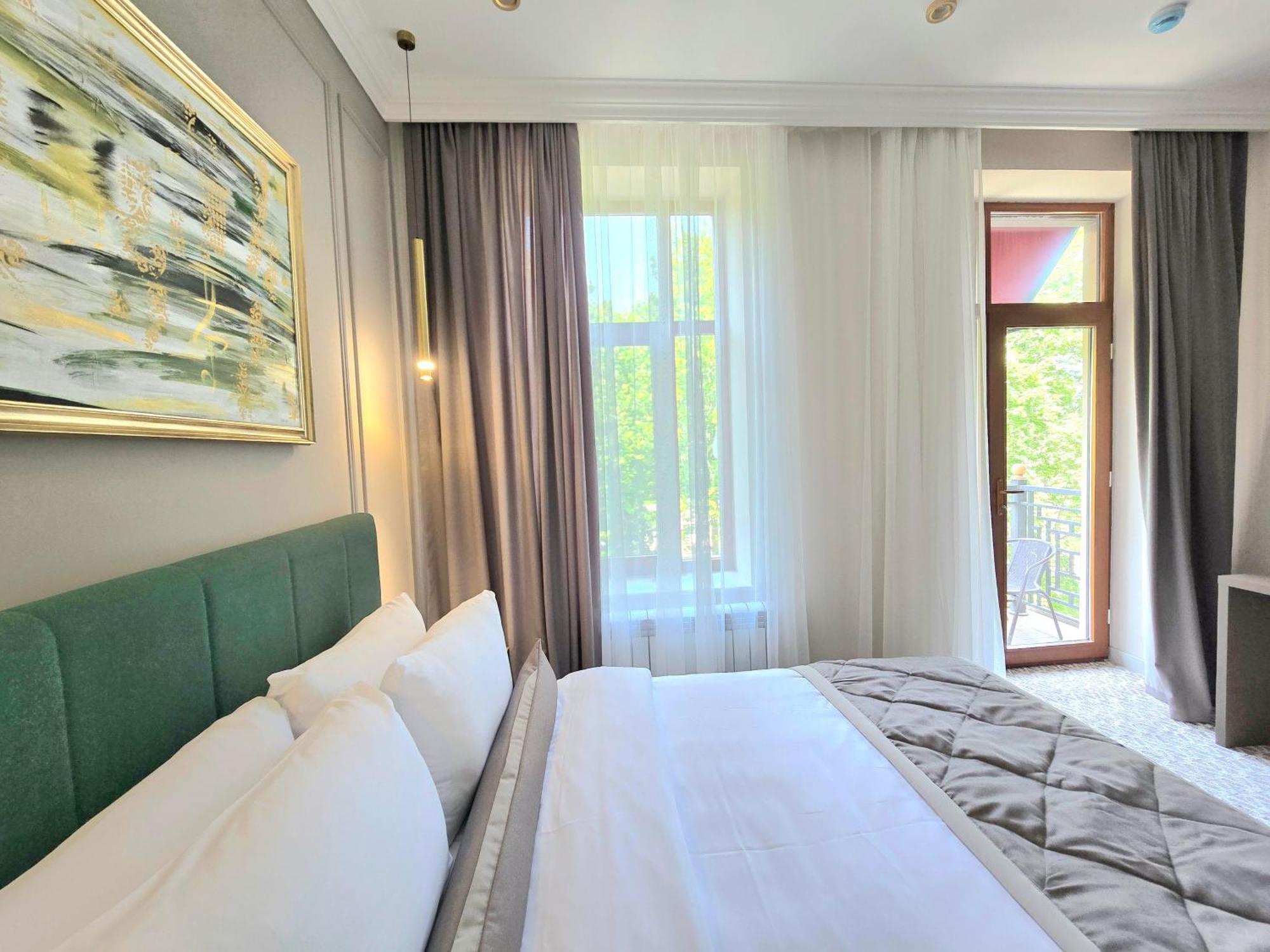 Maestro Address Hotel