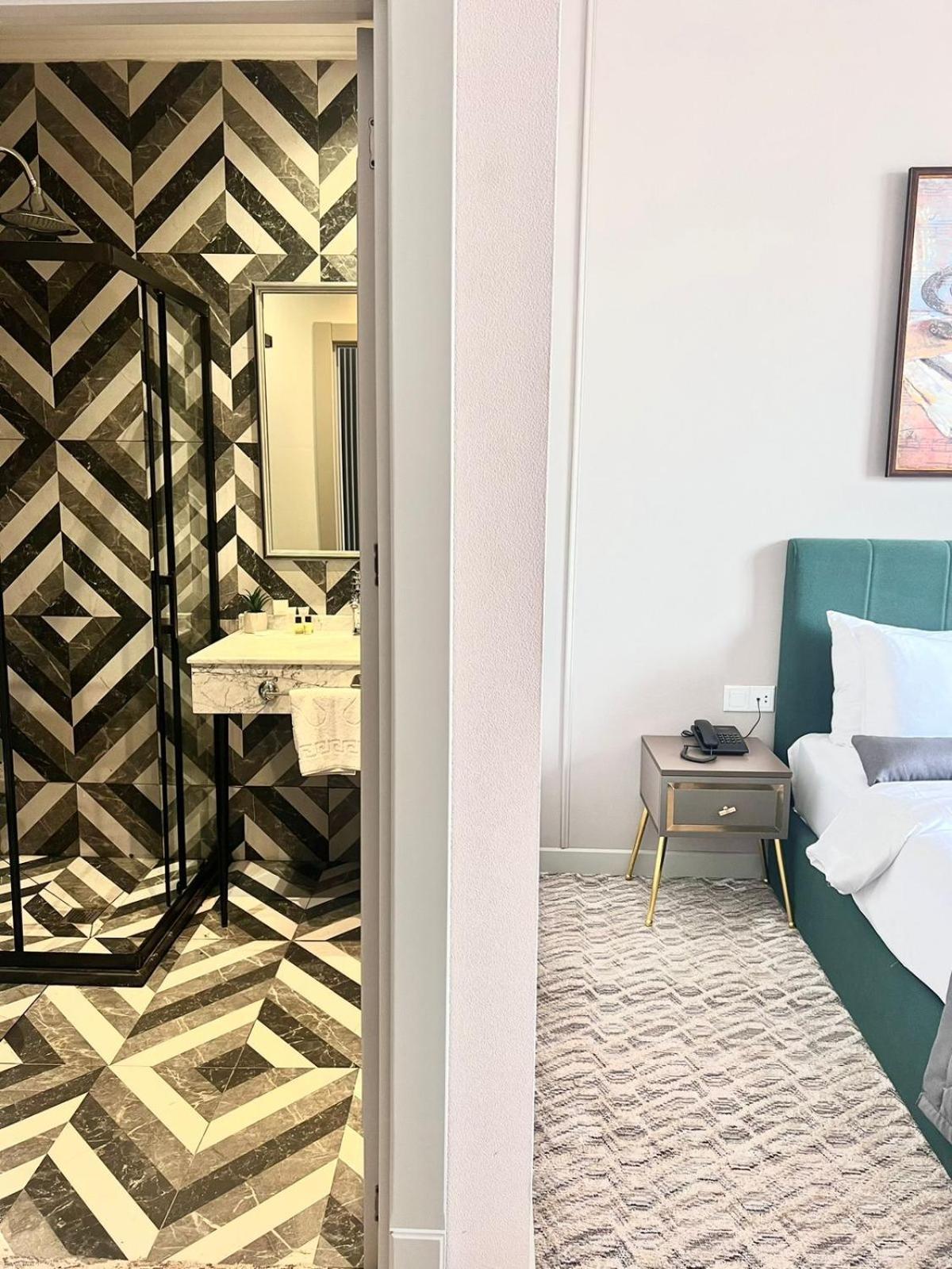 Hotel Maestro Address 4*